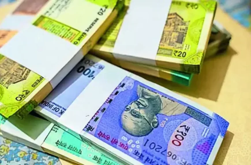 📉 Rupee Weakens Amid Middle East Tensions, RBI Might Intervene