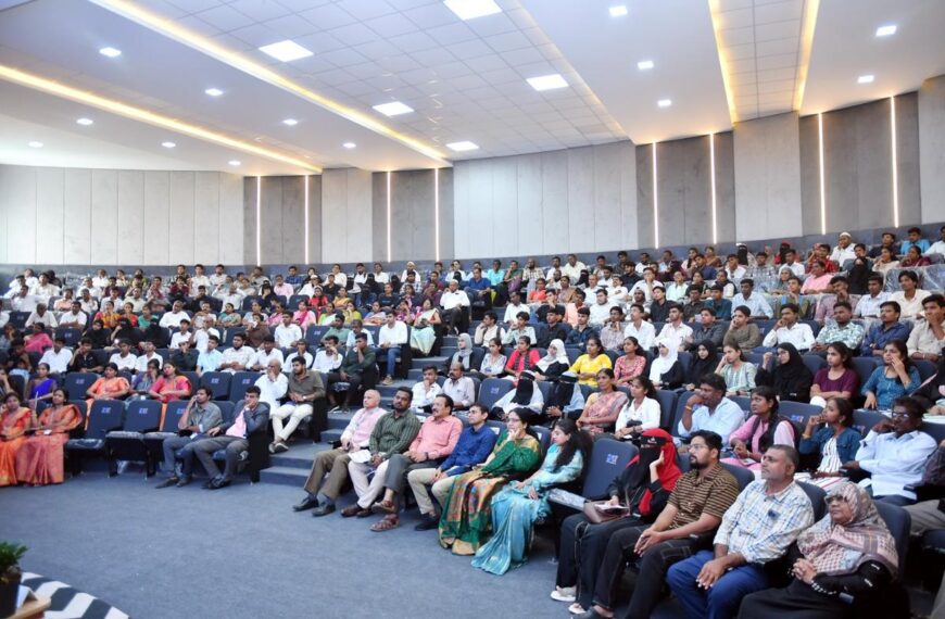 Cultivate Curiosity and Adaptability: Students Urged to Meet the Demands of Technology