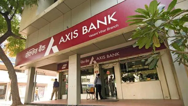 📊📈 Axis Bank to Hire 50 Private Bankers as Wealth Management Booms 💼📈