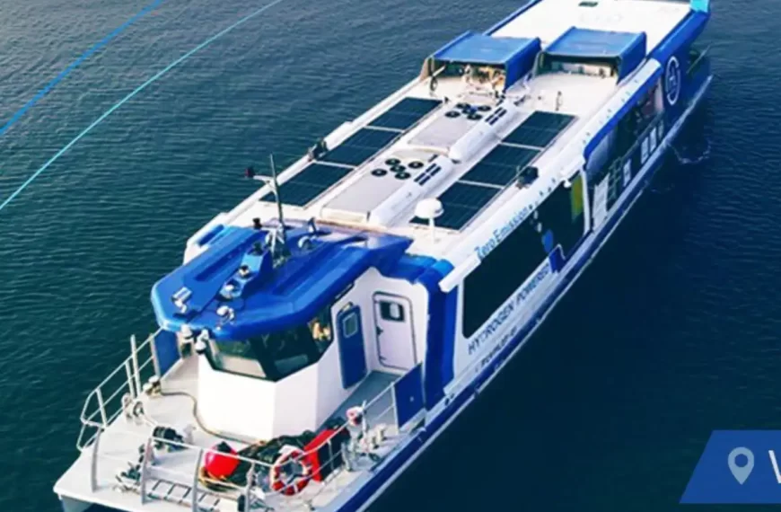 🌊 India’s First Indigenous Hydrogen Fuel Vessel Set Sail in Varanasi