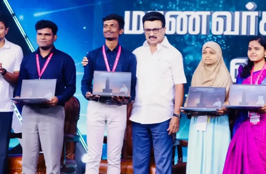 📣 Tamil Nadu Launches Student Laptop Scheme: “Ulagam Ungal Kaiyil”